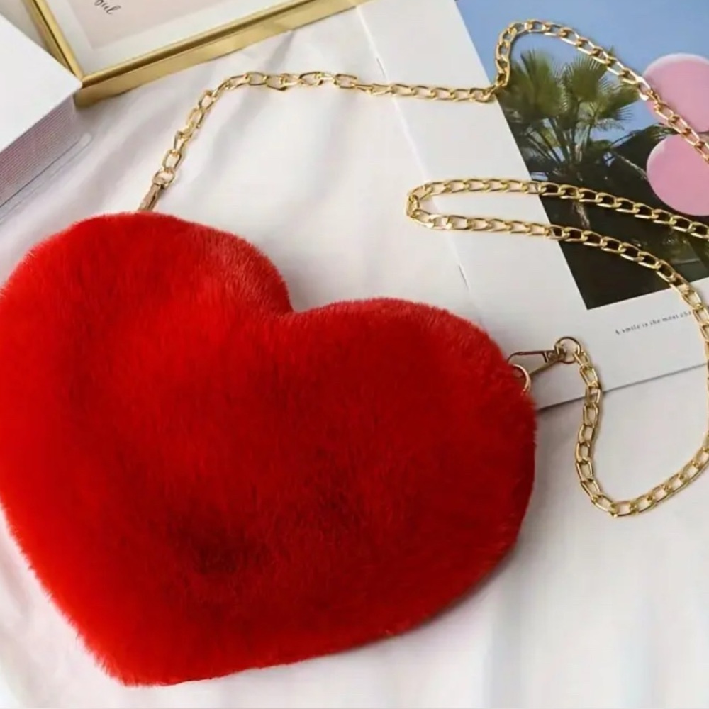 RED HOT ❤️ - NIB Heart-Shaped Pink Fluffy plush Bag